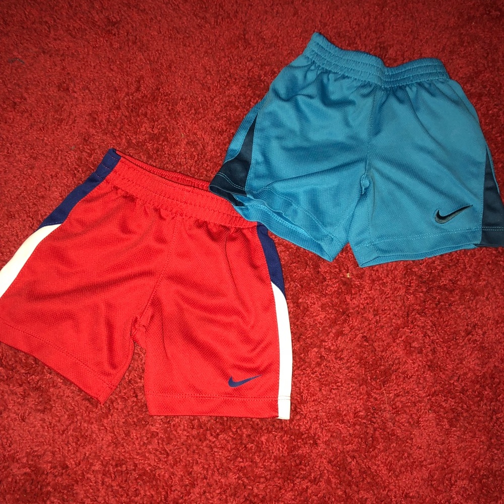 Infant Nike short size 24m